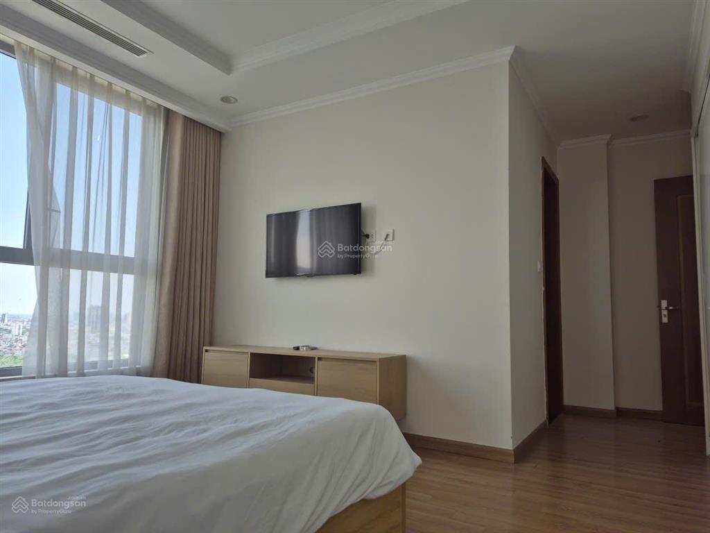 Cc cho thuê vinhomes nguyễn chí thanh. căn góc 115m2 tầng 22, bc hướng nam. giá 26 triệu/tháng
