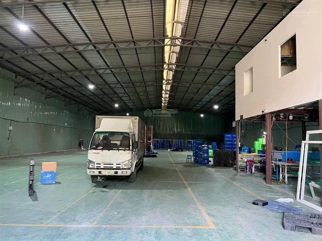Xưởng dĩ an 2200m2 điện ba pha đường xe cont giá 60 triệu/tháng