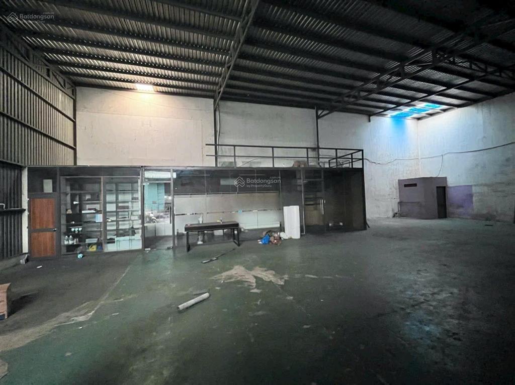 Xưởng dĩ an 2200m2 điện ba pha đường xe cont giá 60 triệu/tháng