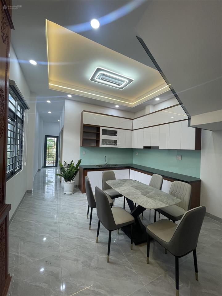 Nhà 2lầu 1trệt mới xây vị trí đẹp phường bửu long. dt 80m2 đường rộng 8m.