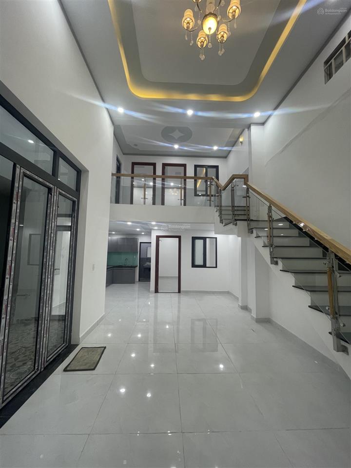 Bán nhà sổ riêng phường bửu long. dt 80m2, 3p ngủ. giá 2tỷ8 còn bớt