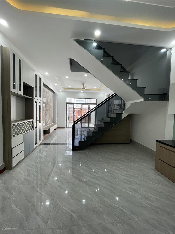 Bán nhà hoá an. dt 100m2(5x20) sổ riêng hoàn công. giá 3tỷ850tr, 3p ngủ, sân xe hơi, đường 6m.