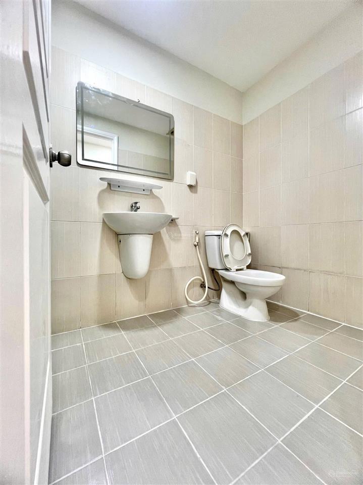 Chính chủ bán gấp căn hộ lotus garden 67m2 2pn  1wc, shr, 3,69 tỷ