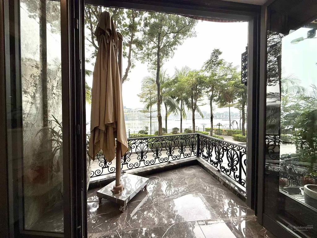 Chính chủ cho thuê mặt bằng kinh doanh cực đẹp view hồ tây mặt tiền 10m, dt 180m², giá tốt