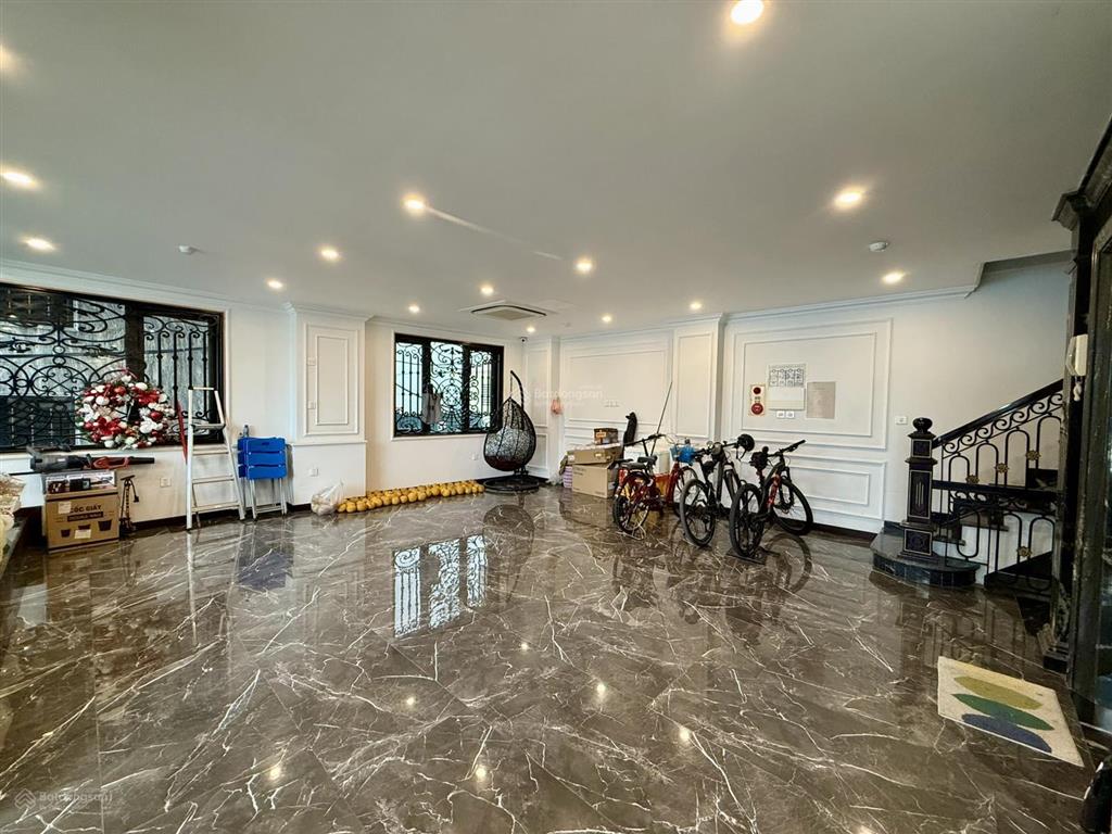 Chính chủ cho thuê mặt bằng kinh doanh cực đẹp view hồ tây mặt tiền 10m, dt 180m², giá tốt
