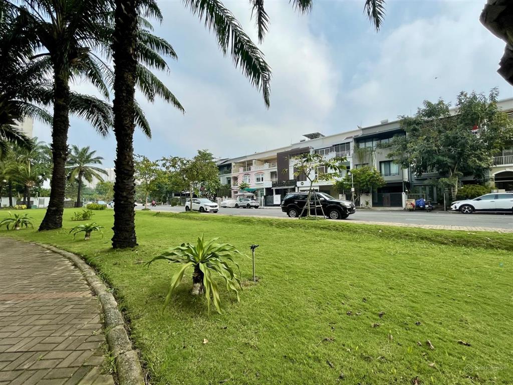 Vị trí hiếm có khó tìm tại khu đô thị phú mỹ hưng biệt thự đường c rộng 21m nhìn ra công viên xanh