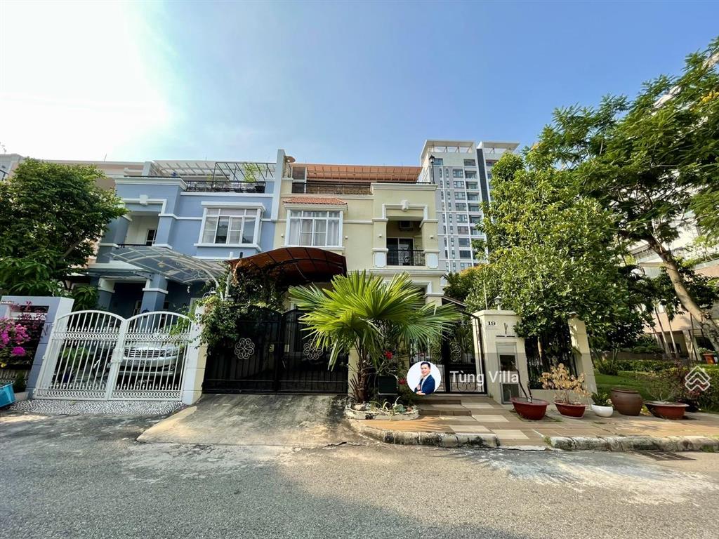 Villa phú mỹ hưng gần trường quốc tế canada bcis vị trí góc công viên 9mx20m cần chuyển nhượng 2025