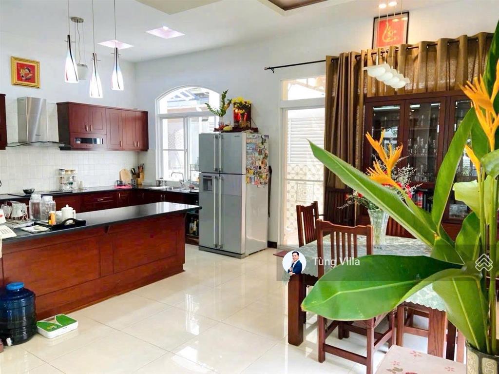 Villa phú mỹ hưng gần trường quốc tế canada bcis vị trí góc công viên 9mx20m cần chuyển nhượng 2025