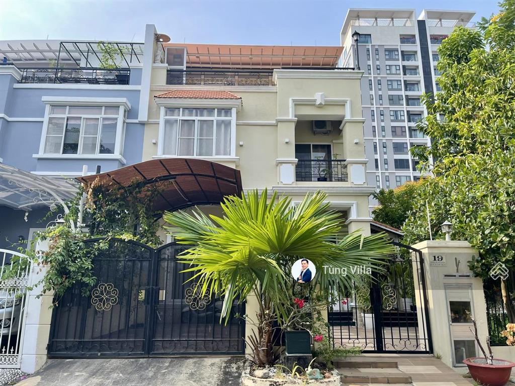 Villa phú mỹ hưng gần trường quốc tế canada bcis vị trí góc công viên 9mx20m cần chuyển nhượng 2025