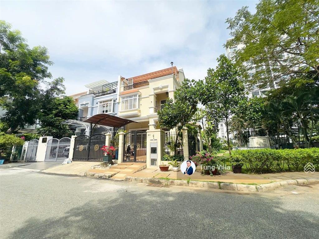 Villa phú mỹ hưng gần trường quốc tế canada bcis vị trí góc công viên 9mx20m cần chuyển nhượng 2025