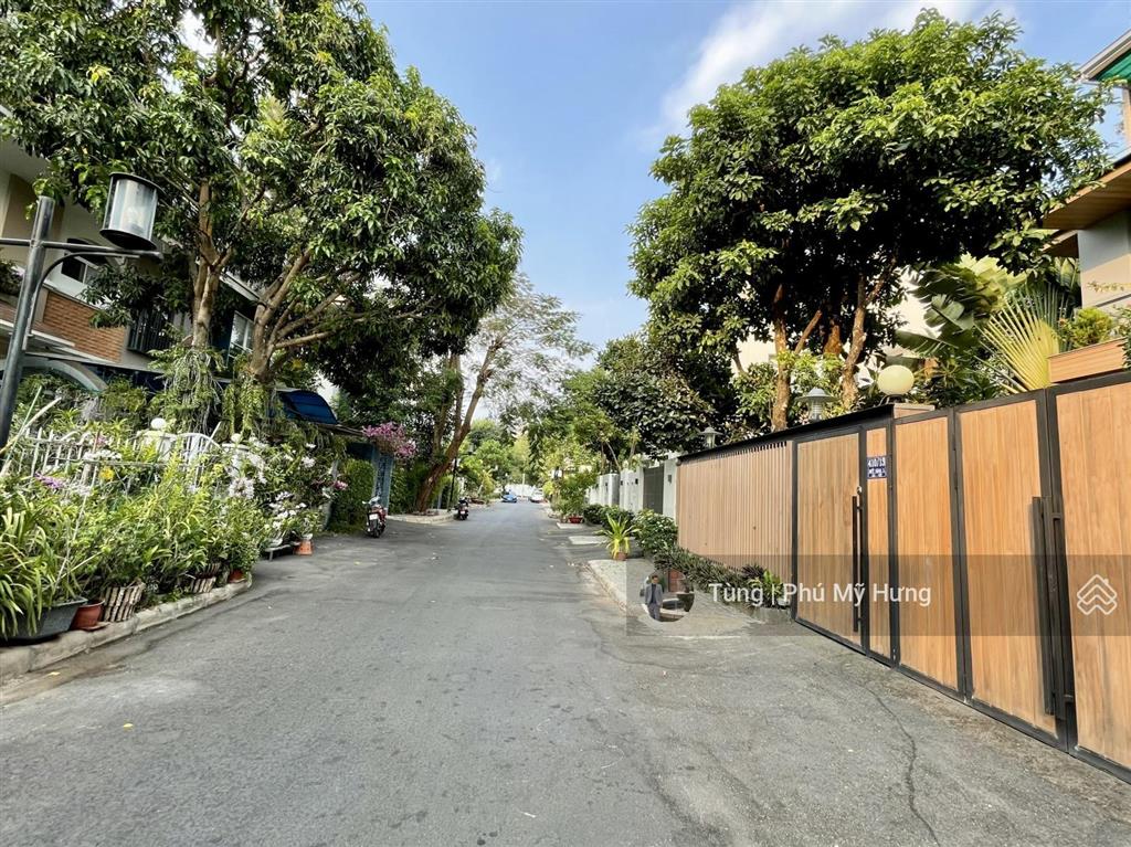 Biệt thự phú mỹ hưng gần công viên 2ha vuông vức 16x16m chuyển nhượng giá phù hợp