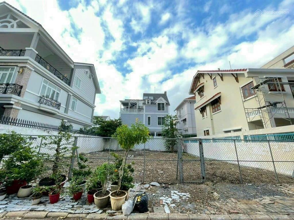 Cơ hội sở hữu quỹ đất hiếm còn lại khu biệt thự phú mỹ hưng quận 7 15mx18m hướng nam 300 triệu/m2