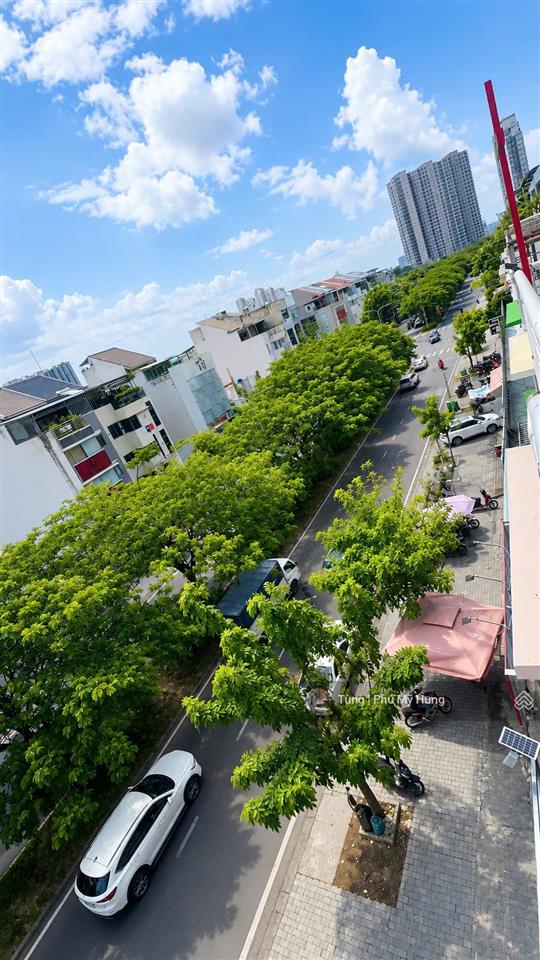 Có kế hoạch sử dụng tài chính nên chuyển nhượng lại căn nhà phố hoàng quốc việt  đường 30m quận 7