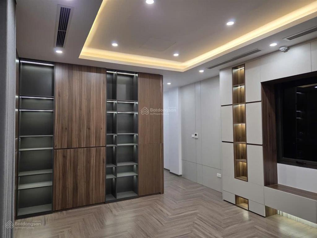 Hàng hiếm cầu giấy, phân lô oto tránh, ngõ thông, 73m2, 8 tầng thang máy, 4,5m mặt tiền, 34,8 tỷ