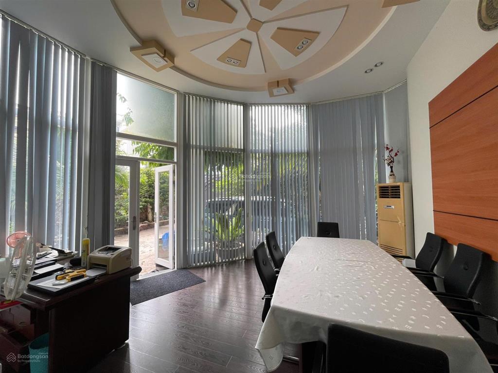 Biệt thư 550m2, 2 mặt tiền , 16x34 , kèm kho xưởng, hàng hiếm quận tân bình.  0931 377 ***