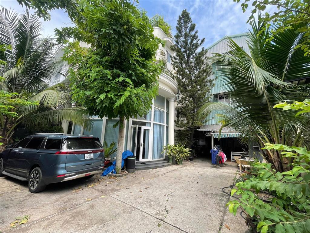 Biệt thư 550m2, 2 mặt tiền , 16x34 , kèm kho xưởng, hàng hiếm quận tân bình.  0931 377 ***
