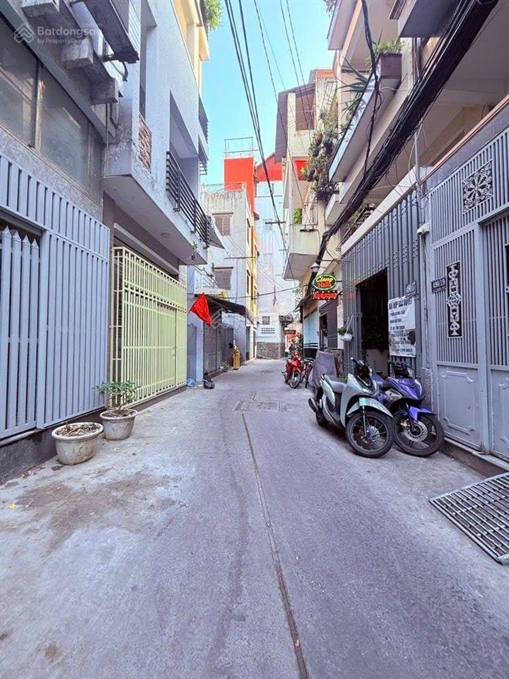 Bán nhà hxh  lý thái tổ  q10  3 tầng  5 phòng ngủ  gần mặt tiền  chỉ 5.99 tỷ.