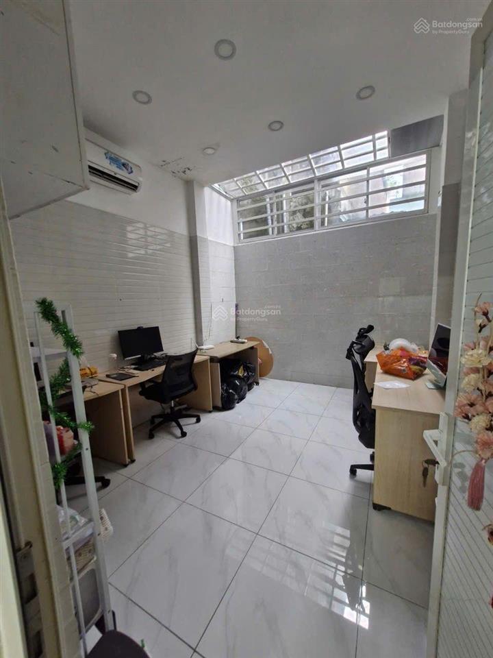 Nhà hẻm xe hơi quận 11, 4 tầng, 5 phòng ngủ, 37m2 giá tốt, ở ngay