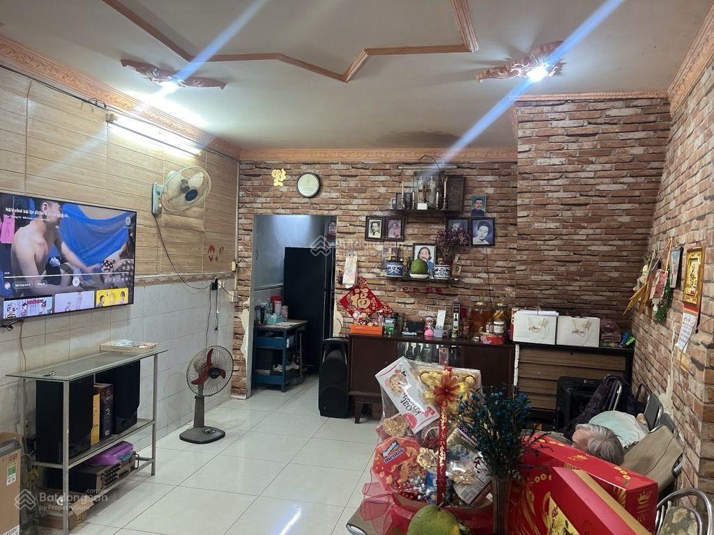 P5  quận 11  ô tô đỗ sát nhà  42m2  sổ vuông  nở hâu  nhỉnh 4 tỷ