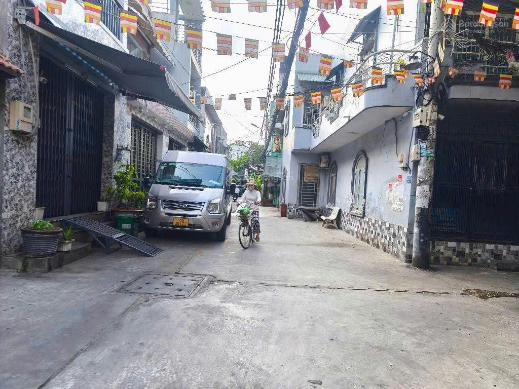 Bán đất tặng nhà  hxh thông  gần mặt tiền  khu dân trí  31m2  nhỉnh 3 tỷ.