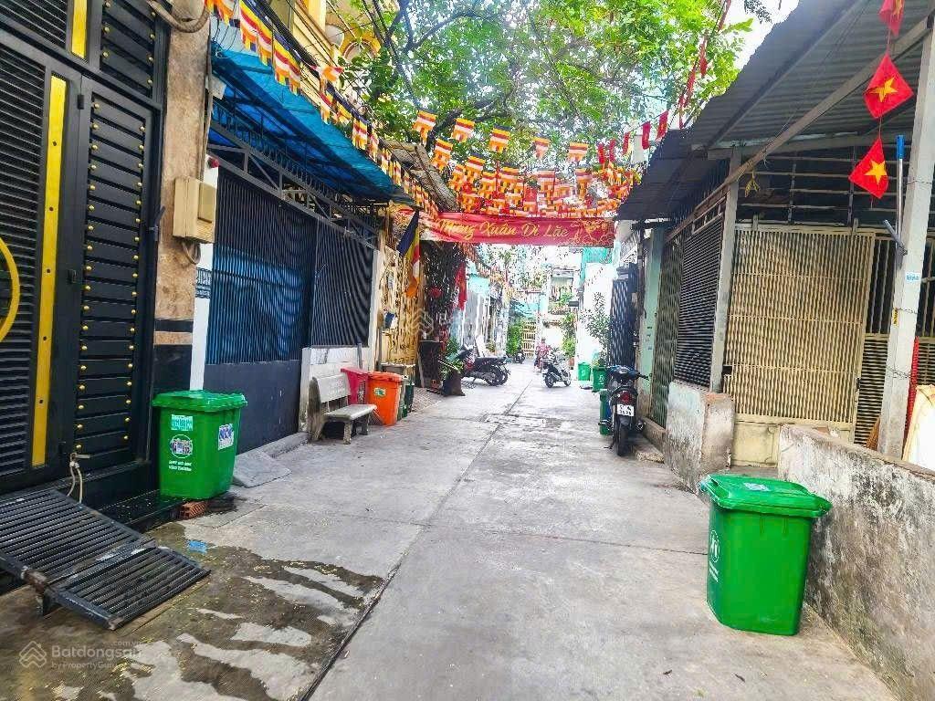 Bán đất tặng nhà  hxh thông  gần mặt tiền  khu dân trí  31m2  nhỉnh 3 tỷ.