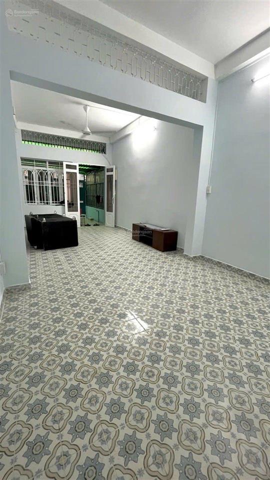 Quận 10  sát vách quận 1  50m²  nhà xây kiên cố  hoàn công  sổ vuông  nở hậu  chỉ 8.x tỷ.