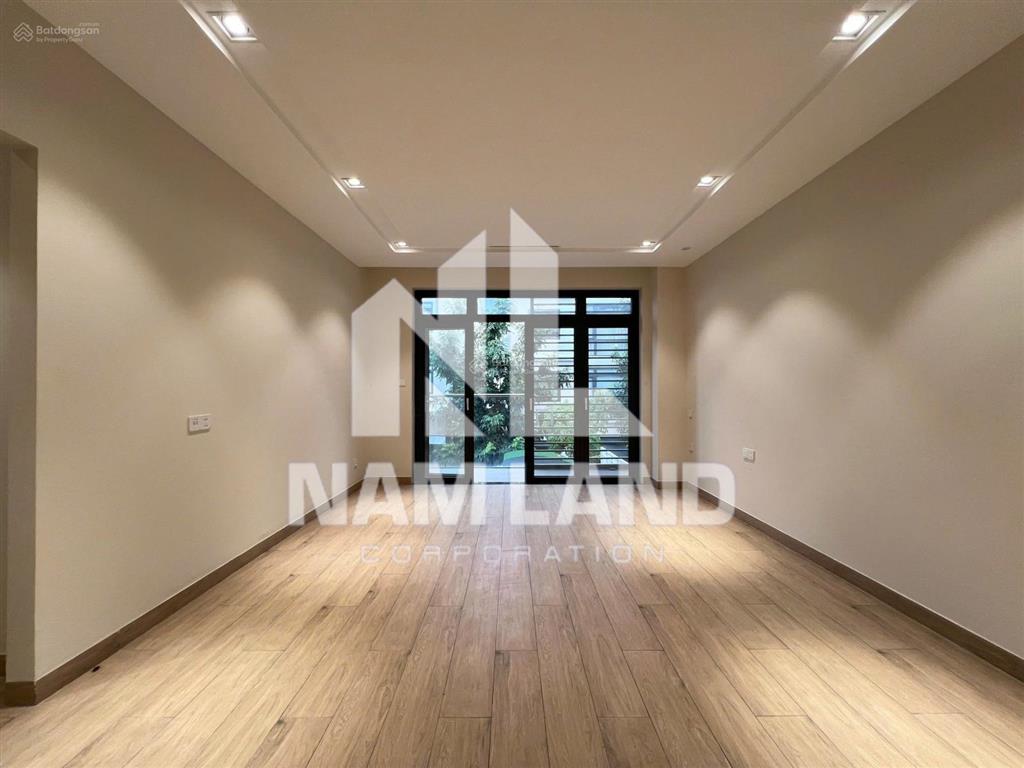Văn phòng làm showroom đường nguyễn hoàng 4 tầng 65tr