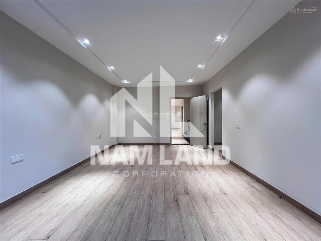 Văn phòng làm showroom đường nguyễn hoàng 4 tầng 65tr