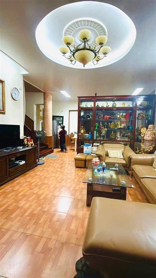 Cần bán phố trần quang diệu,  đống đa  hà nội vỉa hè kinh doanh, mặt tiền rộng 10m diện tích 90m.