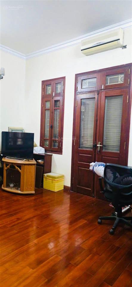 Cần bán phố trần quang diệu,  đống đa  hà nội vỉa hè kinh doanh, mặt tiền rộng 10m diện tích 90m.