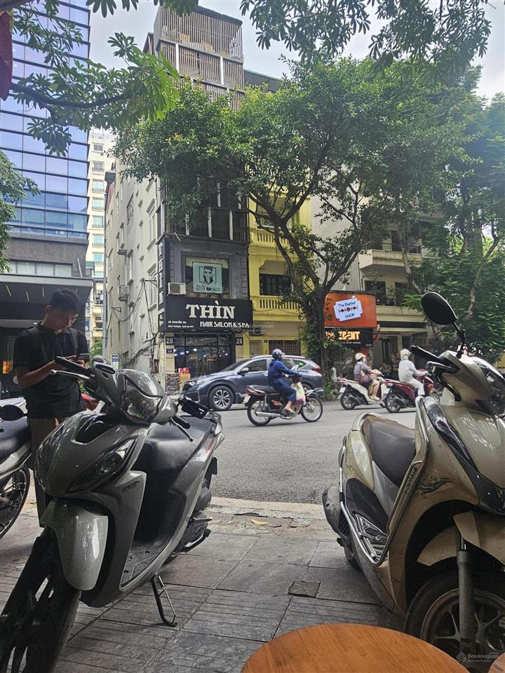 Bán nhà mặt phố bùi thị xuân, diện rộng mặt tiền lớn, lõi phố cổ hiếm nhà bán dt 168m mt 7m. 121.