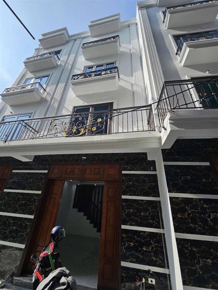 Bán nhà chúc sơn, ô tô vào cửa. 200m ra quốc lộ 6. 4tx40m giá 3.95 tỷ