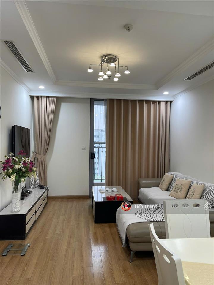 Chính chủ cần bán căn hộ vinhomes nguyễn chí thanh, 80m2, 2pn, tầng cao, view hồ, 11 tỷ. 0963 668 ***