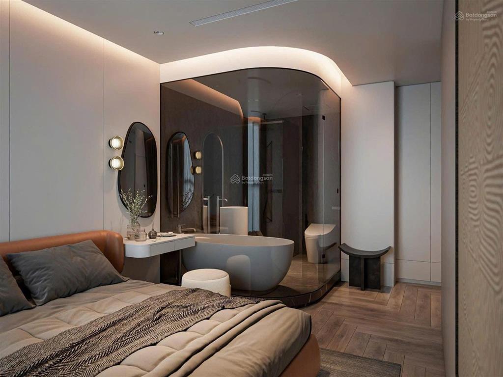 Bán gấp căn hộ hoa hậu chung cư metropolis, 136m2, 4pn, tầng cao, view hồ, đồ xịn. 0963 668 ***