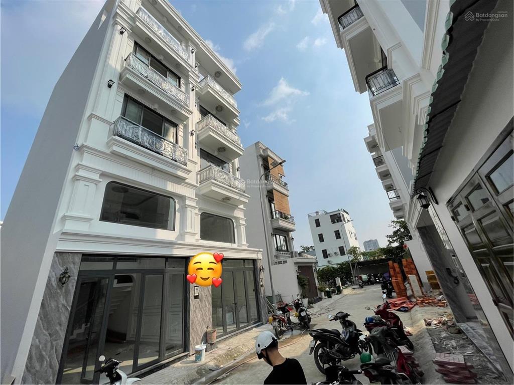 Hiệp bình chánh ngay chợ hiệp bình  hẻm chuẩn 7m có lề  xe hơi ngủ nhà  5 tầng btct thang máy
