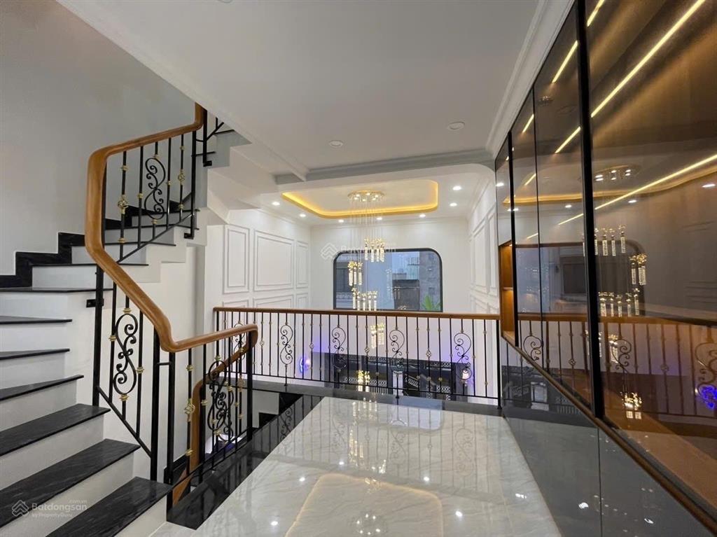 Hiệp bình chánh ngay chợ hiệp bình  hẻm chuẩn 7m có lề  xe hơi ngủ nhà  5 tầng btct thang máy