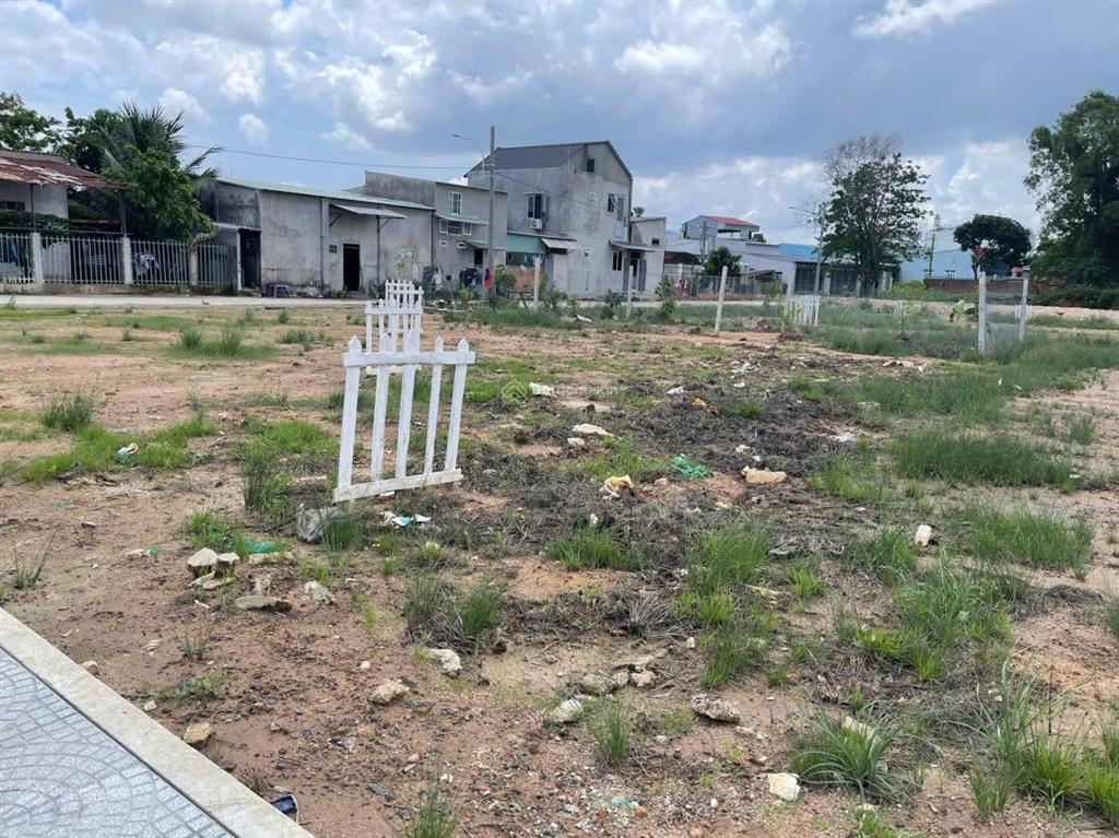 Hỗ trợ 3 bên. 70%. dt 100m² (có 80m thổ cư). sổ riêng từng nền. giá 1 tỷ 150. tân hòa. phú mỹ. hồ