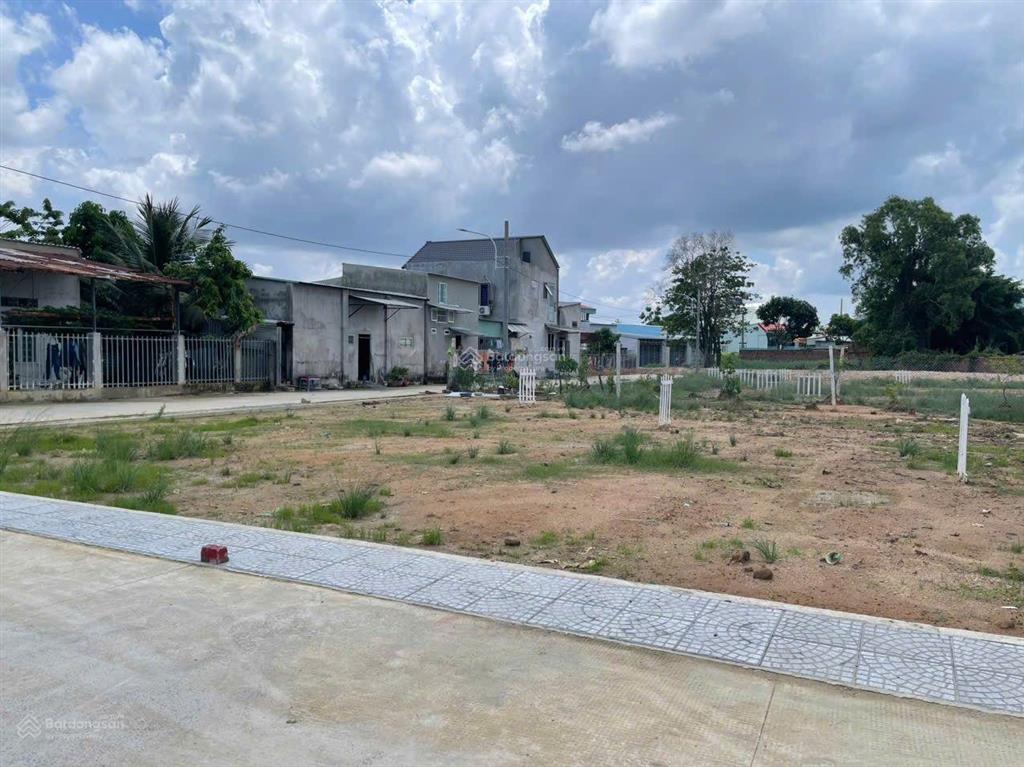 Hỗ trợ 3 bên. 70%. dt 100m² (có 80m thổ cư). sổ riêng từng nền. giá 1 tỷ 150. tân hòa. phú mỹ. hồ