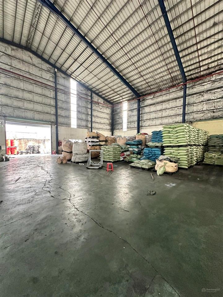 Cho thuê kho xưởng ccn đức hòa long an. dt đất 1600m2. dt xưởng 1.300m2. trạm điện 630kva