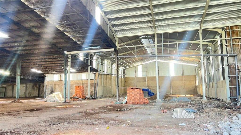 Cho thuê xưởng 2.600m2 an viễn, đồng nai. diện tích xưởng 2.600m2, sân bãi rộng rãi