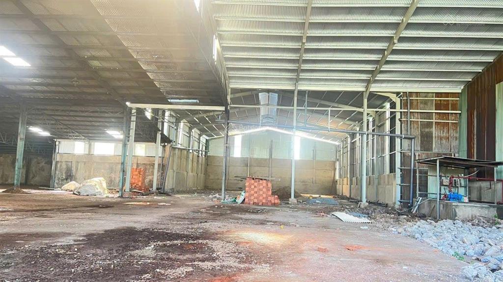 Cho thuê xưởng 2.600m2 an viễn, đồng nai. diện tích xưởng 2.600m2, sân bãi rộng rãi