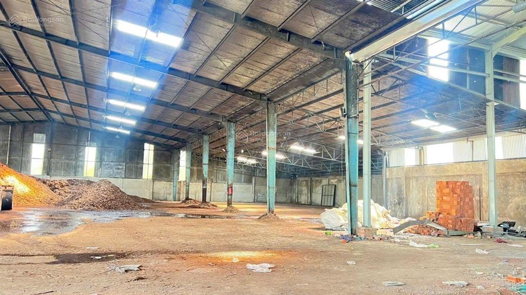 Cho thuê xưởng 2.600m2 an viễn, đồng nai. diện tích xưởng 2.600m2, sân bãi rộng rãi