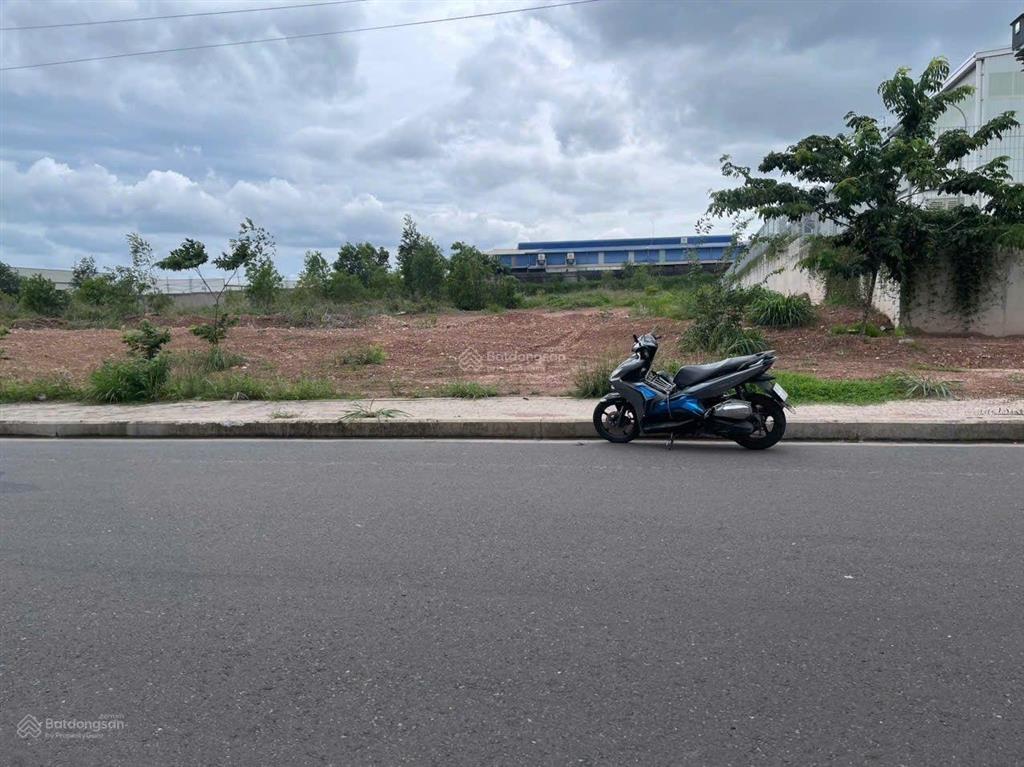 Bán nhanh lô đất skk, sổ sẵn, đóng thuế hàng năm thời hạn đến năm 2065, dt 30000m2