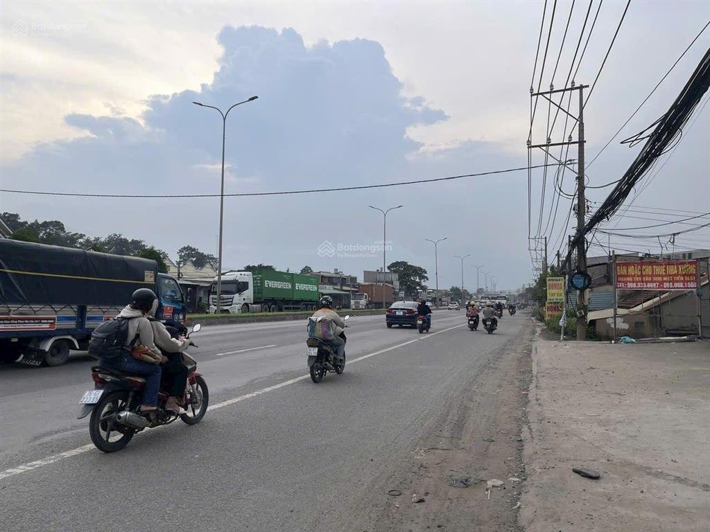 B.án nhà xưởng đang cho thuê 45tr/tháng .mặt tiền quốc lộ 51.đồng nai
dt  1600m2 ,dt xưởng 1100m