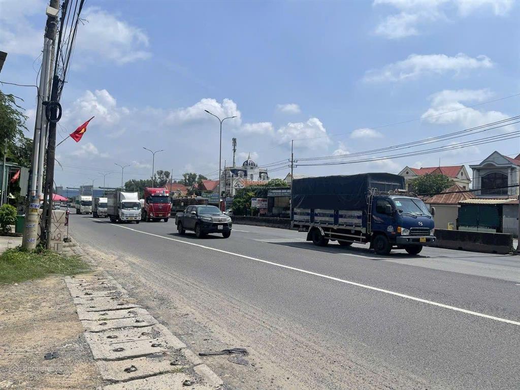 B.án nhà xưởng đang cho thuê 45tr/tháng .mặt tiền quốc lộ 51.đồng nai
dt  1600m2 ,dt xưởng 1100m