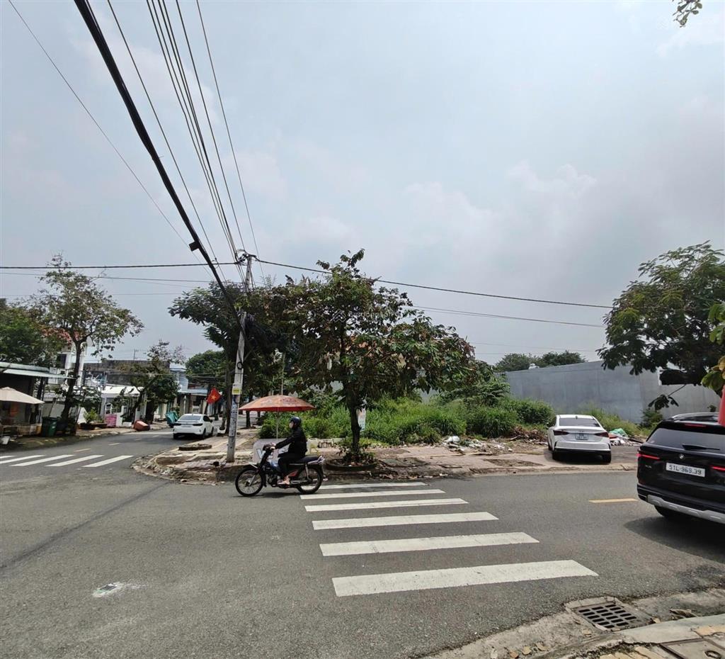 Bán lô đất góc 2 mặt tiền kinh doanh vị trí đẹp hoàng việt và dương bạch mai.
diện tích 350.5m