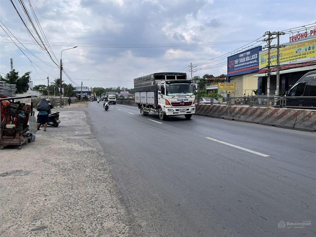Nhà 2 mặt tiền trịnh hoài đức, trảng bom, đồng nai.
diện tích 421m2 (có 200m thổ cư)