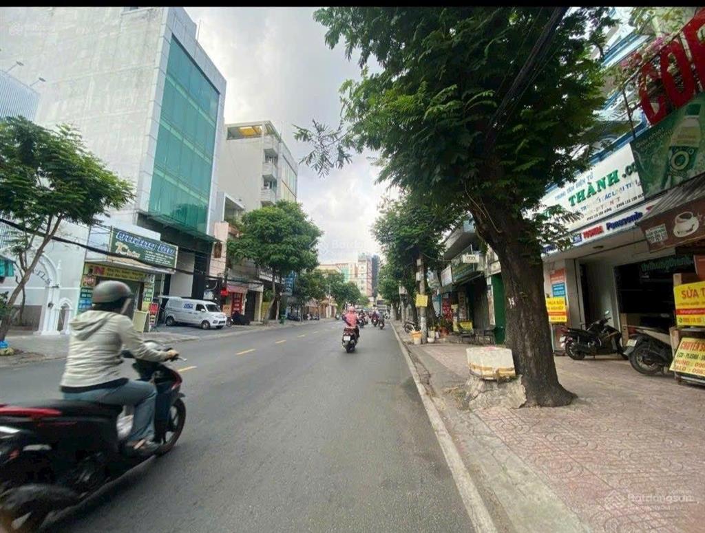 Chính chủ cần bán nhà mặt tiền đường trương công định, p.14, q.tân bình .
diện tích 92m. sổ ri