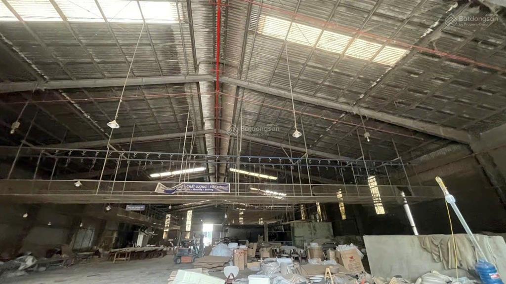 Xưởng thuê hố nai 3, đồng nai, tdt 9000m2.
dt xưởng gần 4000m2, 289tr/tháng gồm có hai kho