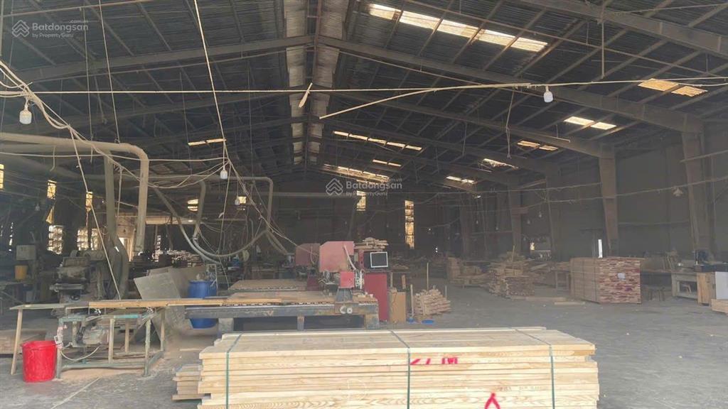 Xưởng thuê hố nai 3, đồng nai, tdt 9000m2.
dt xưởng gần 4000m2, 289tr/tháng gồm có hai kho